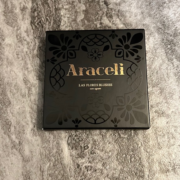 Araceli Las Flores Blushes - Primrose and Petunia - Picture 2 of 5